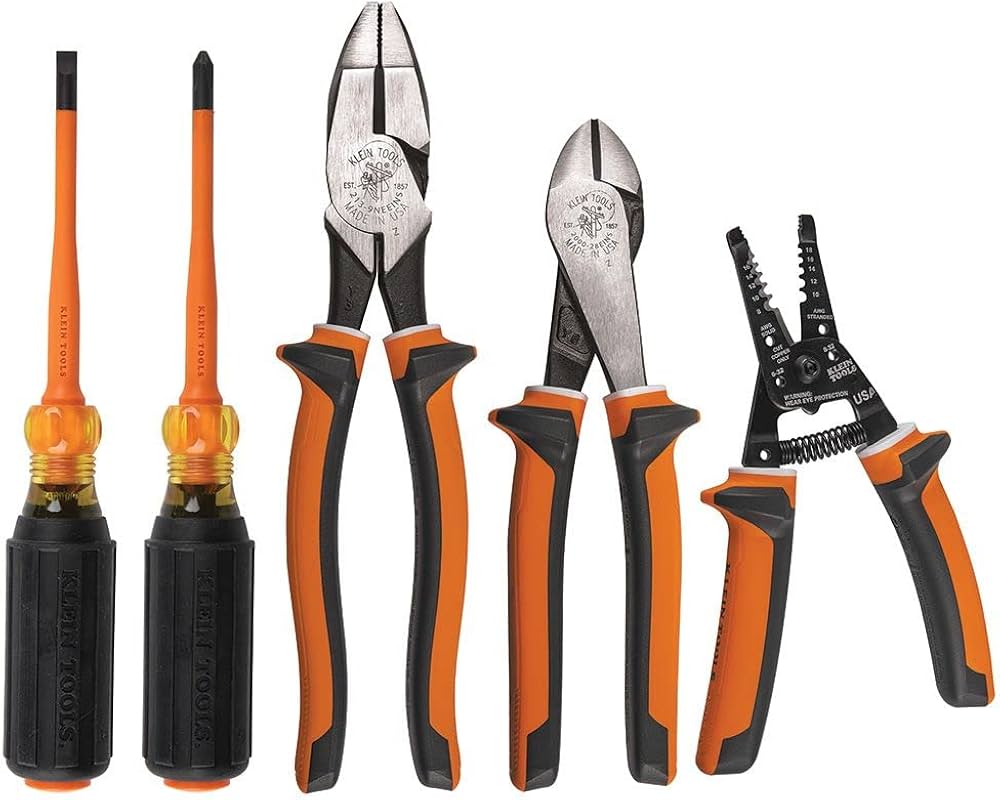 Klein Tools 94130 1000V Insulated Screwdriver Tool Set with #2 Phillips and  1/4-Inch Cabinet Slim Tips, 2 Pliers and Wire Stripper 141［並行輸入］
